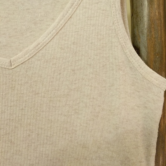 V neck tank top from Banana Republic! - Picture 2 of 7